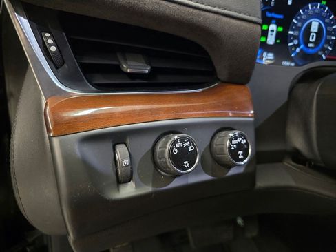 Used 2019 Cadillac Escalade Luxury AWD/4WD image 30