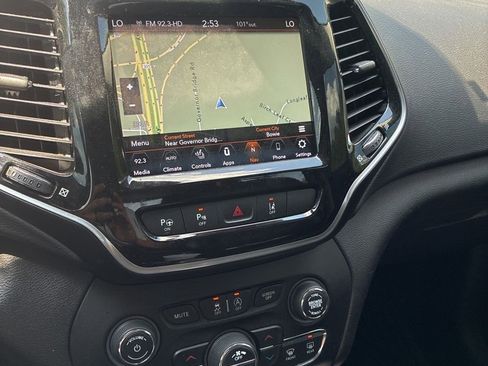 Used 2020 Jeep Cherokee Limited w/ Technology Group AWD/4WD image 10