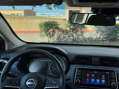 Used 2025 Nissan Versa SV FWD image 33