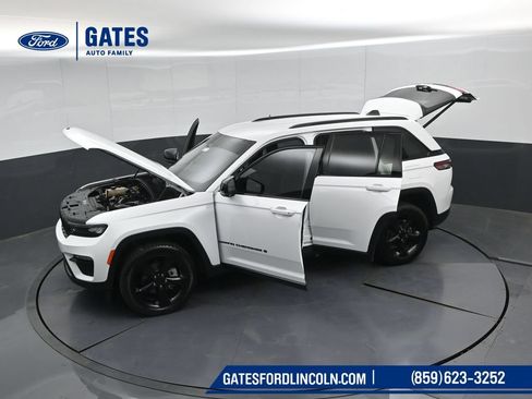 Used 2023 Jeep Grand Cherokee Limited w/ Black Appearance Package AWD/4WD image 55