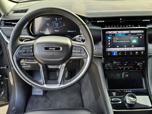 Used 2024 Jeep Grand Cherokee Limited w/ Black Appearance Package image 19