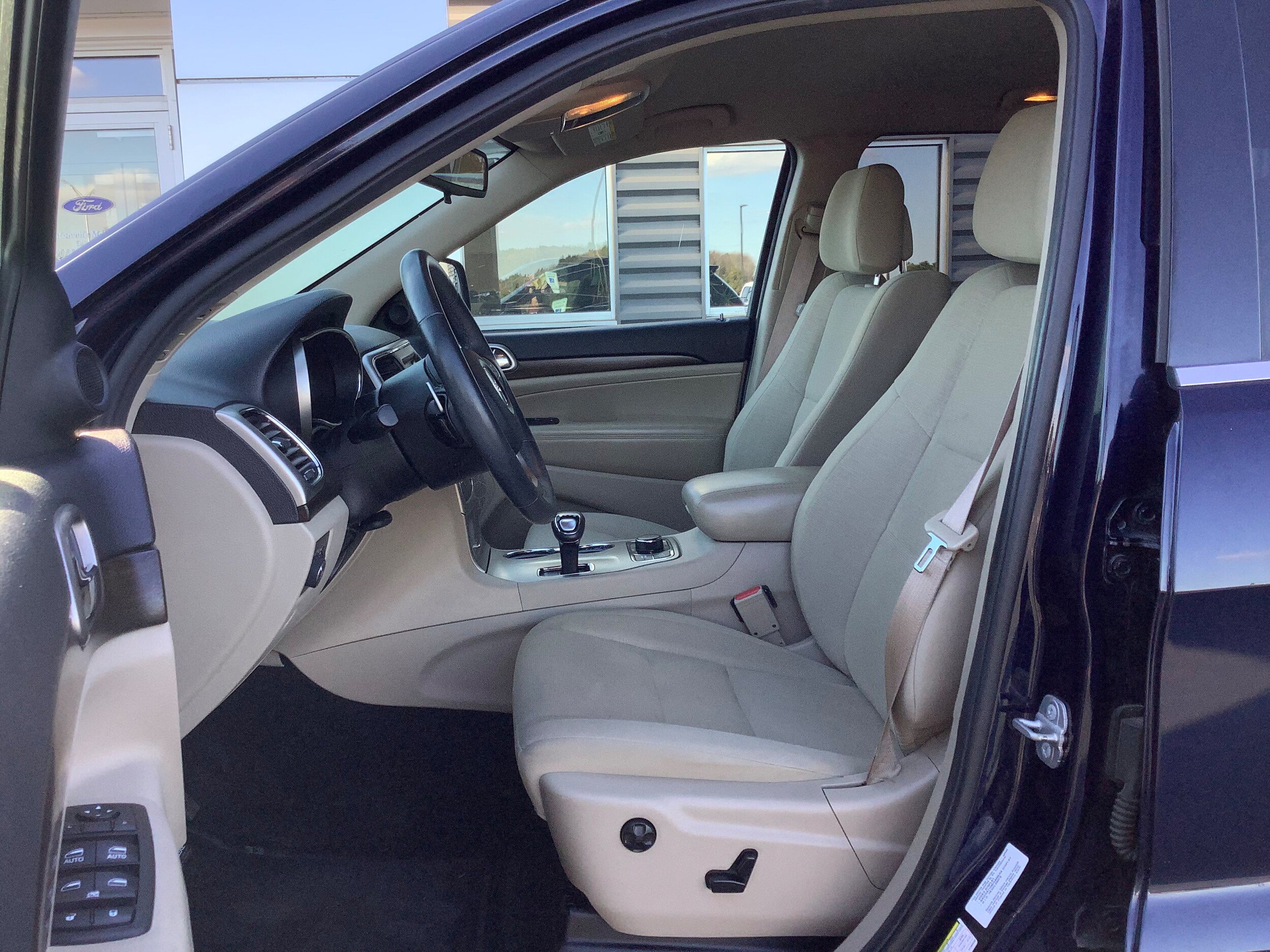 Used 2014 Jeep Grand Cherokee Laredo w/ All Weather Capability Group AWD/4WD image 7