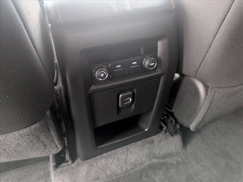 Used 2020 Chevrolet Traverse LT image 17