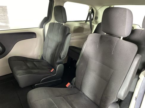 Used 2018 Dodge Grand Caravan SE w/ UConnect Hands-Free Group FWD image 30