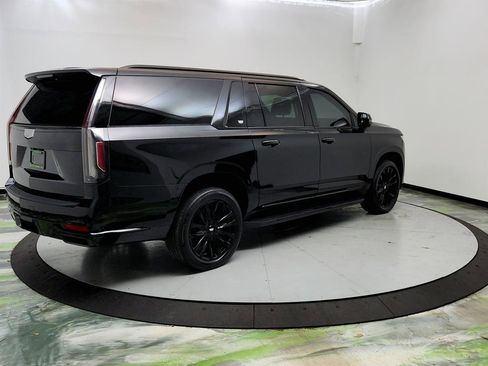 Used 2022 Cadillac Escalade ESV Premium Luxury image 5