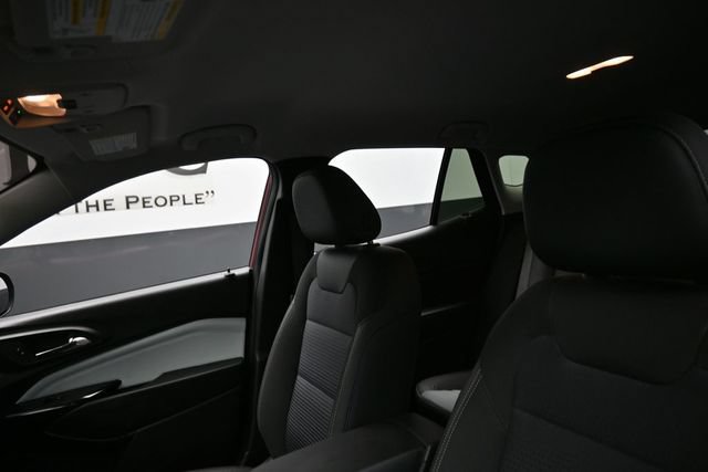 Used 2025 Chevrolet Trax LT w/ Driver Confidence Package FWD image 18