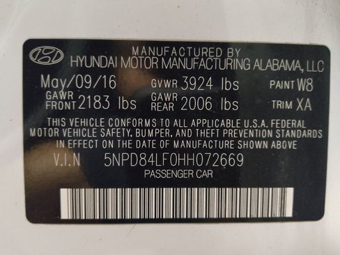 Used 2017 Hyundai Elantra Limited image 33
