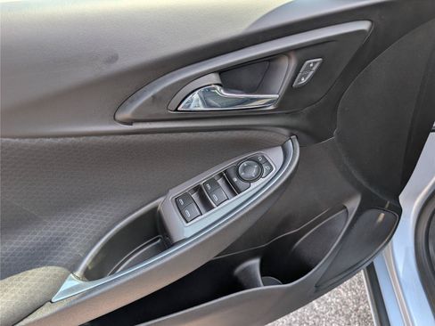 Used 2017 Chevrolet Malibu LT FWD image 19