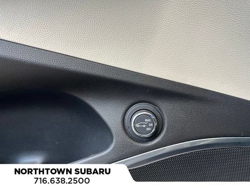 Used 2021 Buick Enclave Essence w/ Sound and Sites Package AWD/4WD image 16