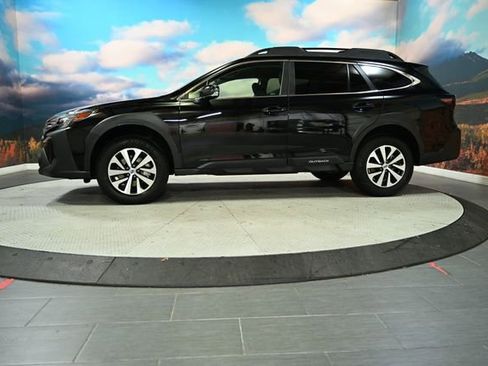 Used 2025 Subaru Outback Premium image 5