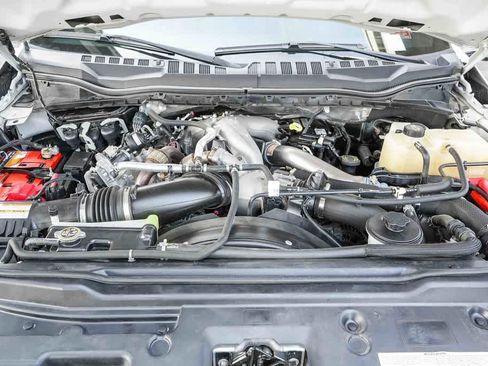Used 2021 Ford F450 Platinum w/ FX4 Off-Road Package AWD/4WD image 28