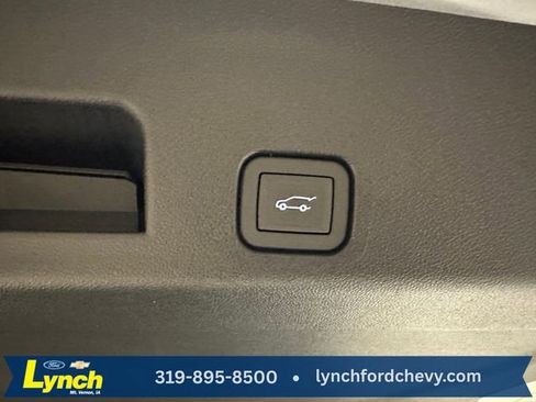 New 2026 Chevrolet Traverse LT w/ Driver Confidence Package AWD/4WD image 17