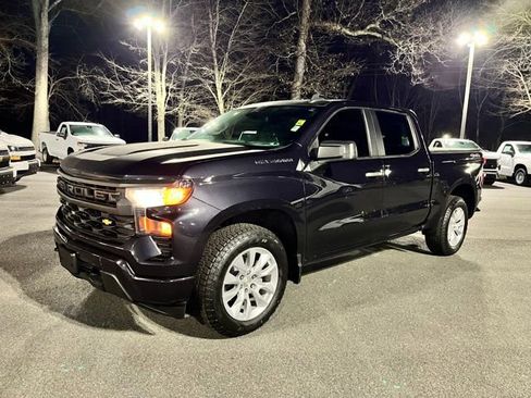 Used 2022 Chevrolet Silverado 1500 Custom image 2