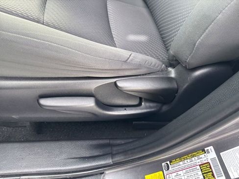 Used 2019 Toyota Highlander LE image 43