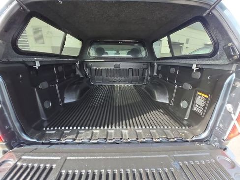 Used 2017 Chevrolet Colorado W/T w/ WT Convenience Package RWD image 16