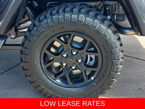 New 2025 Jeep Gladiator Willys image 36