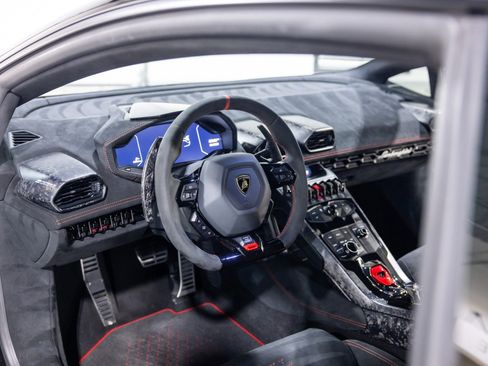 Used 2018 Lamborghini Huracan Performante image 36