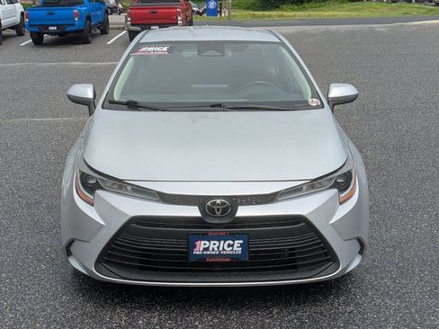 Used 2024 Toyota Corolla LE FWD image 2