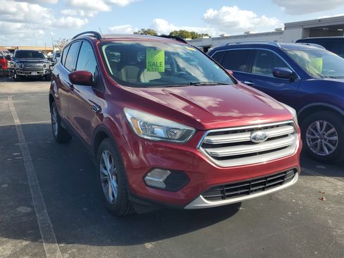 Used 2017 Ford Escape SE image 6