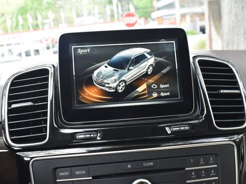 Used 2018 Mercedes-Benz GLE 350 w/ Premium 2 Package image 28