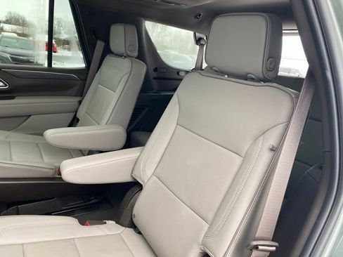 Used 2024 GMC Yukon SLT w/ SLT Luxury Package image 21