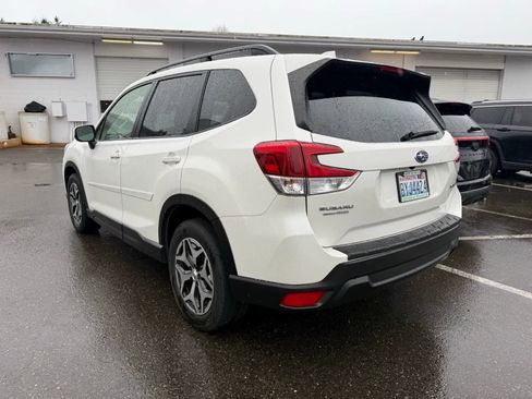 Used 2020 Subaru Forester Premium image 2