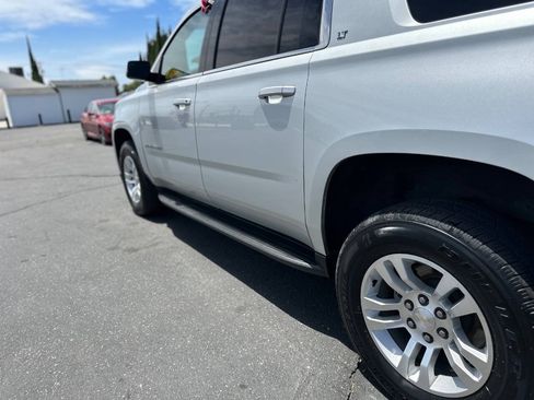 Used 2017 Chevrolet Suburban LT RWD image 7