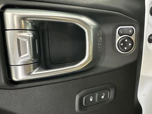 Used 2020 Jeep Wrangler Sport image 29