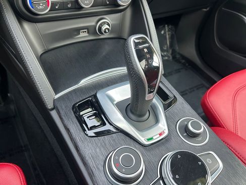 Used 2022 Alfa Romeo Stelvio Sprint image 21