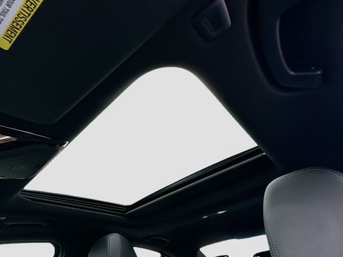 Used 2023 BMW 330i Sedan w/ Premium Package RWD image 16