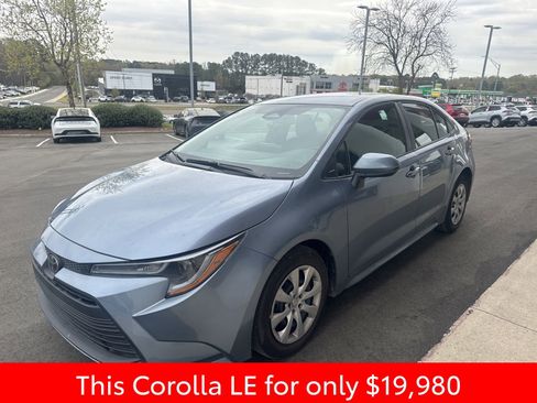 Used 2023 Toyota Corolla LE image 3