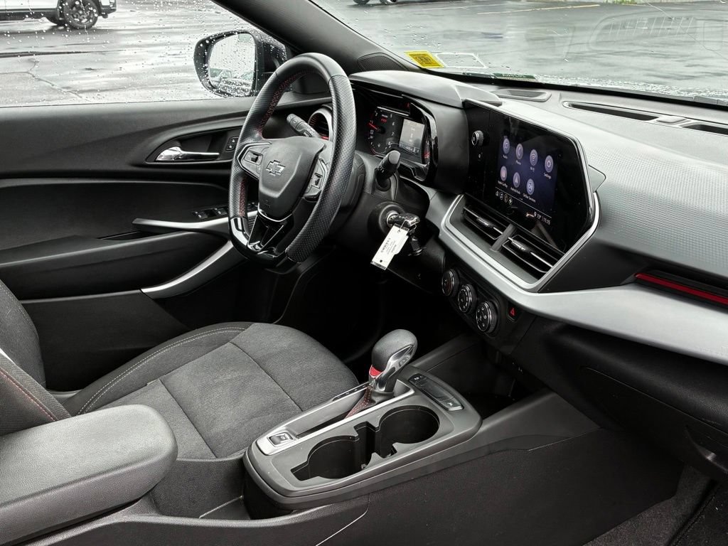 Used 2024 Chevrolet Trax RS FWD image 20