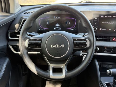 Used 2025 Kia Sportage LX image 28