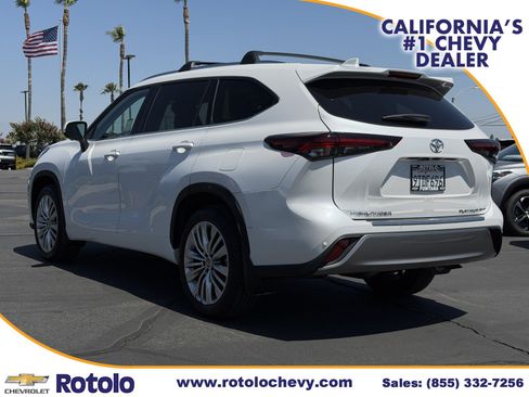Used 2025 Toyota Highlander Platinum AWD/4WD image 4