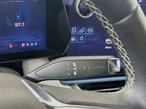 Used 2025 Chevrolet Equinox EV LT image 23