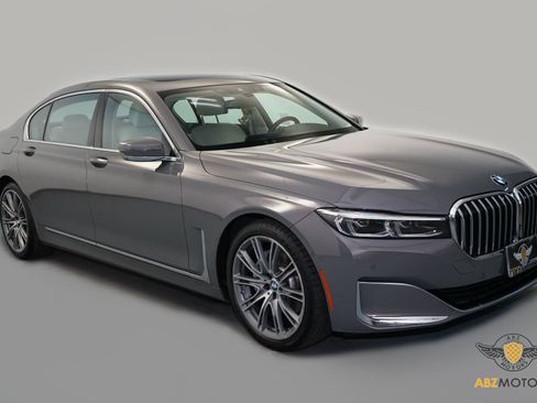 Used 2022 BMW 740i image 2