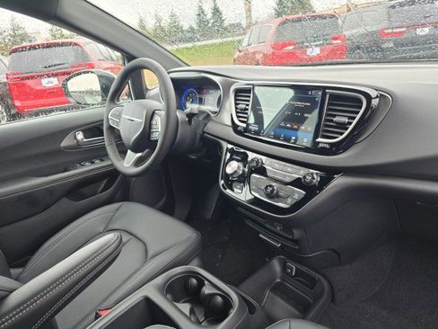 New 2026 Chrysler Voyager LX FWD image 10