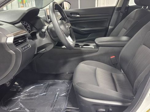 Used 2025 Nissan Altima 2.5 SV FWD image 5