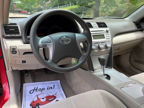 Used 2011 Toyota Camry LE FWD image 10