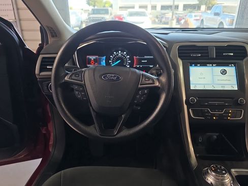 Used 2017 Ford Fusion SE w/ Fusion SE Technology Package FWD image 16