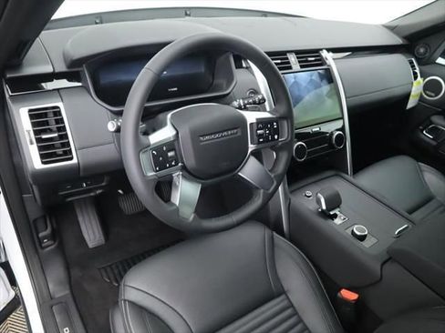 New 2025 Land Rover Discovery S image 10