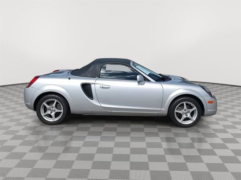 Used 2002 Toyota MR2 RWD image 16