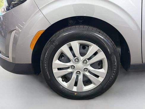 Used 2024 Kia Soul LX FWD image 29