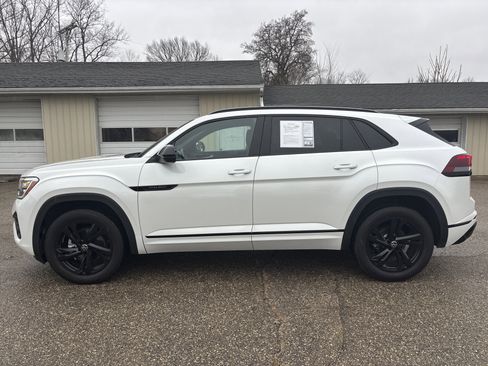 Used 2025 Volkswagen Atlas Cross Sport SEL R-Line AWD/4WD image 11