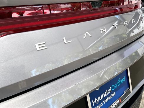 Certified 2025 Hyundai Elantra Limited FWD image 10