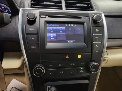 Used 2017 Toyota Camry LE FWD image 17
