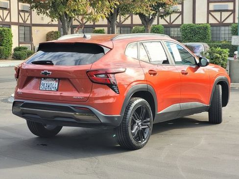 Used 2024 Chevrolet Trax ACTIV w/ Sunroof Package image 5