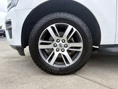 Used 2024 Ford Expedition Limited AWD/4WD image 9
