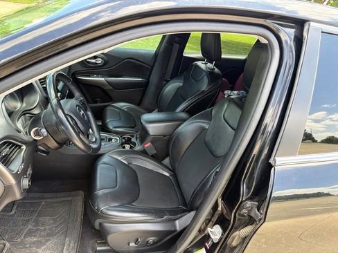 Used 2019 Jeep Cherokee Latitude Plus FWD image 4
