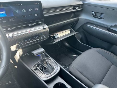 Used 2025 Hyundai Kona SEL image 18